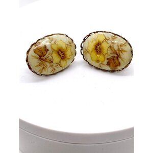 Vintage painted earrings with screw back closure in g. tone with yellow flowers